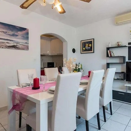 Fortuna Comfortable Holiday بيت للعطل
